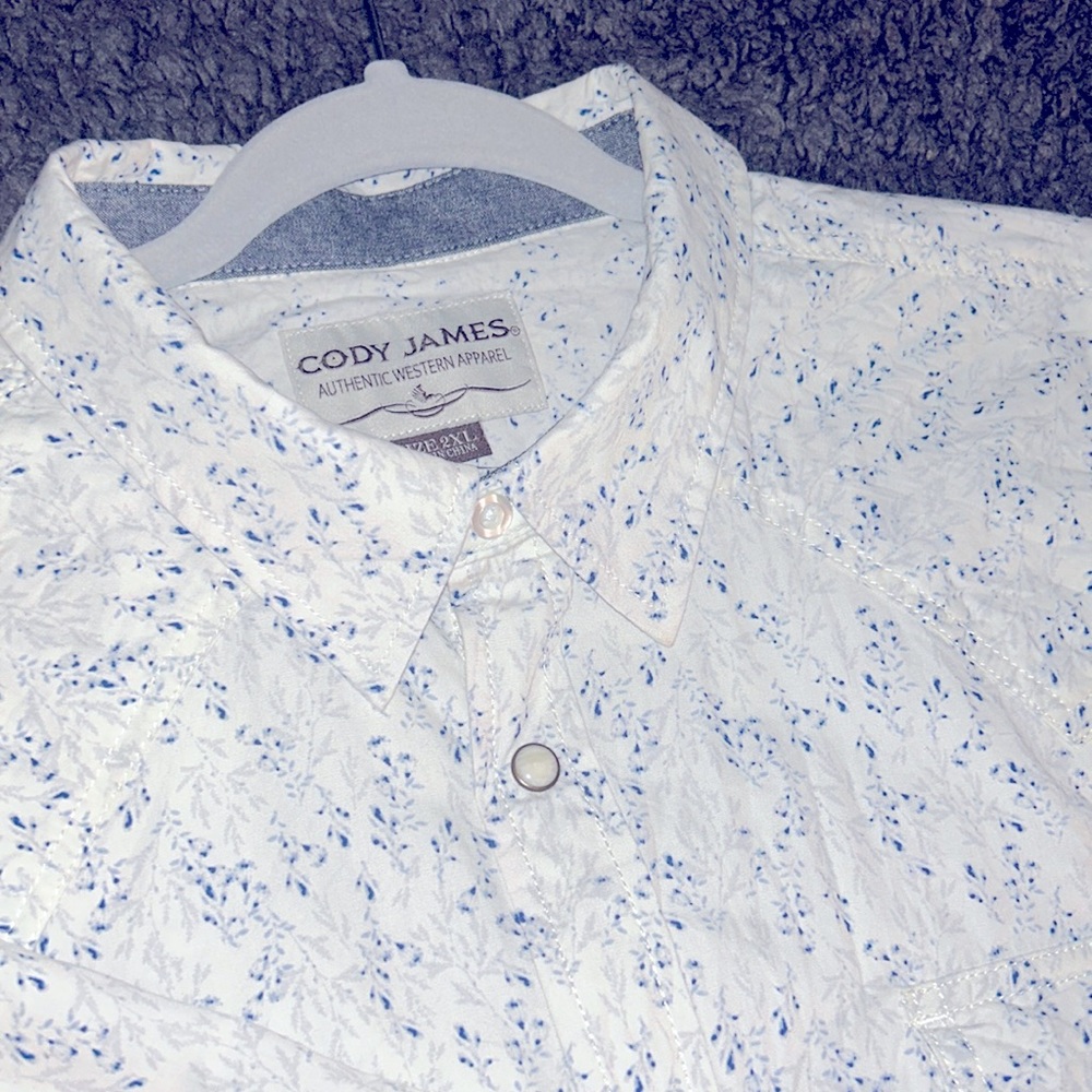 Short sleeve button up